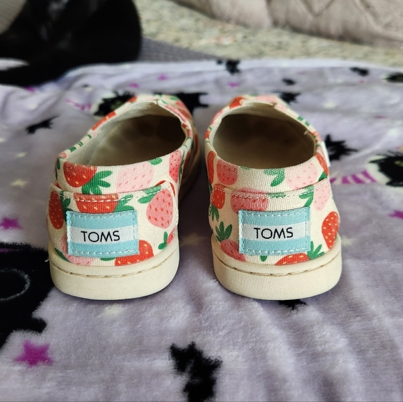 TOMS Kids' Strawberry Print Slip-On Shoes - Cream and Pink - Picture 5 of 7